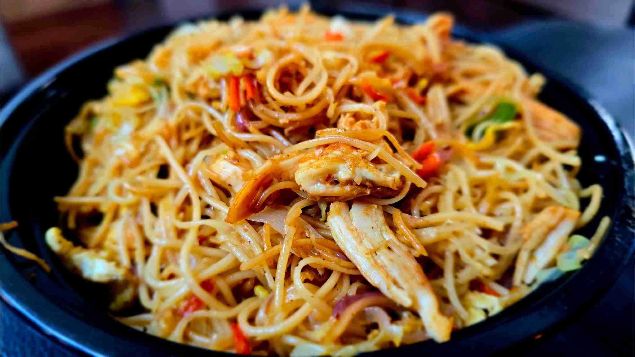 Chicken and Veggie Hakka Chow mein